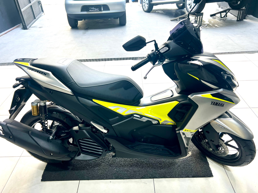 Yamaha AEROX Prata