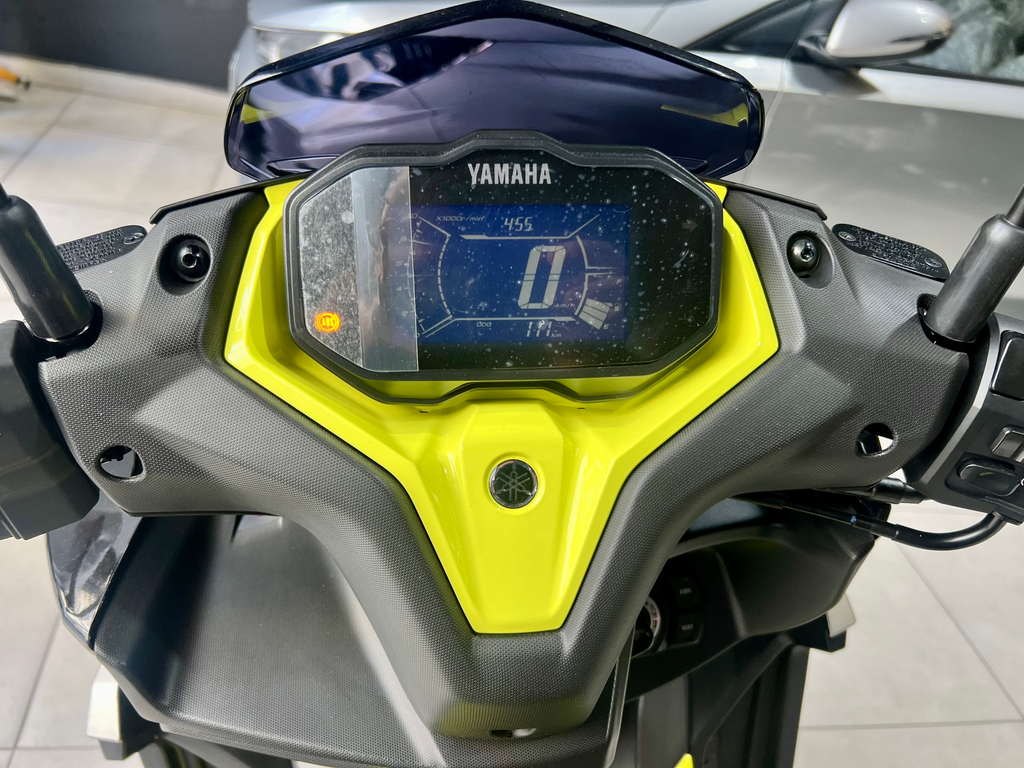 Yamaha AEROX Prata