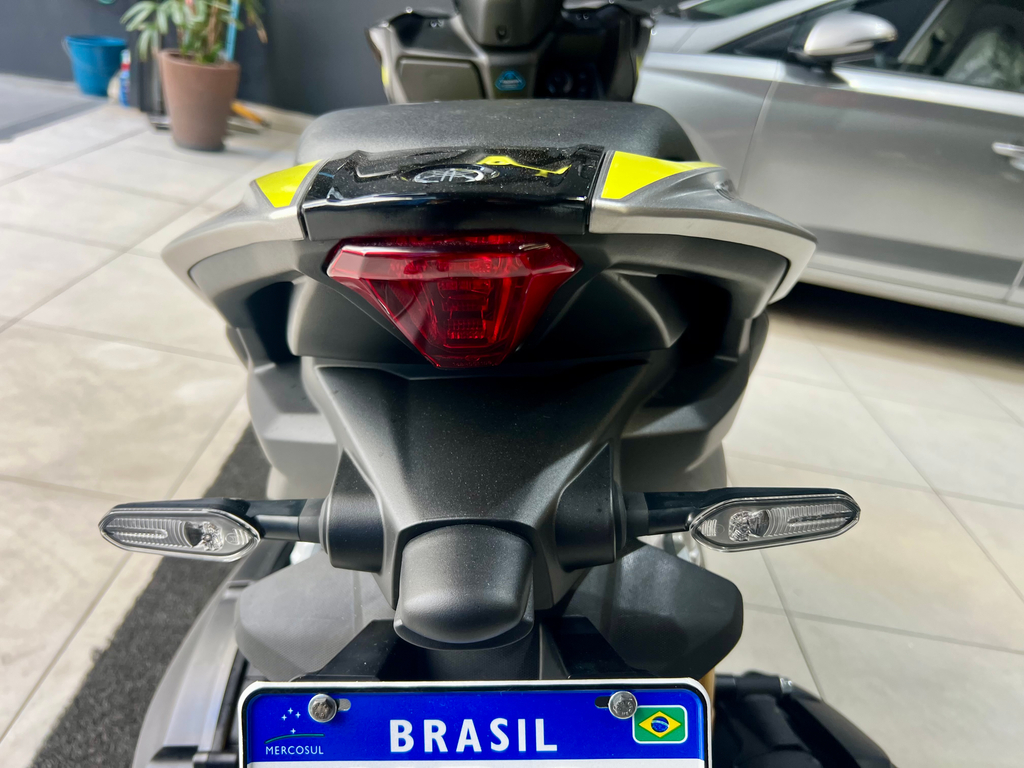 Yamaha AEROX Prata