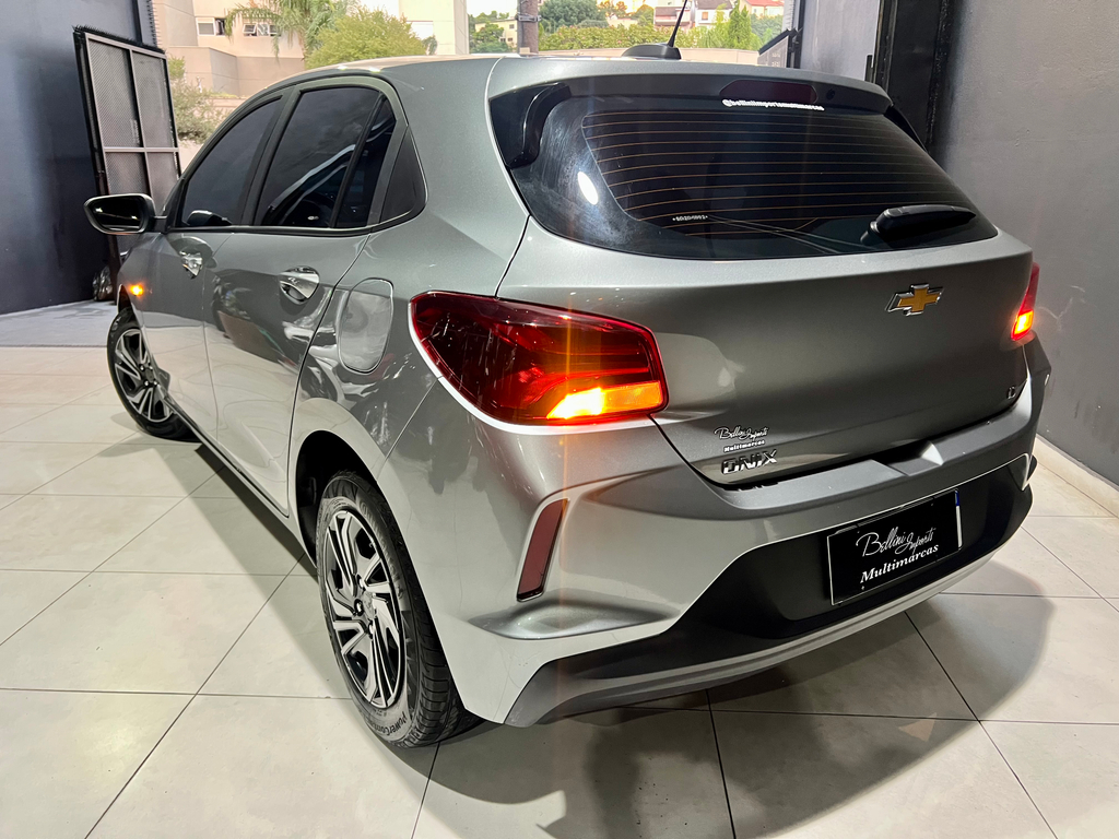 Chevrolet Onix Prata
