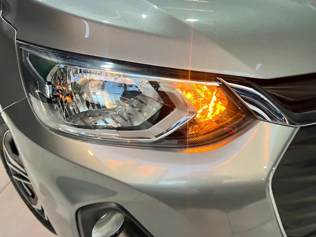 Chevrolet Onix Prata