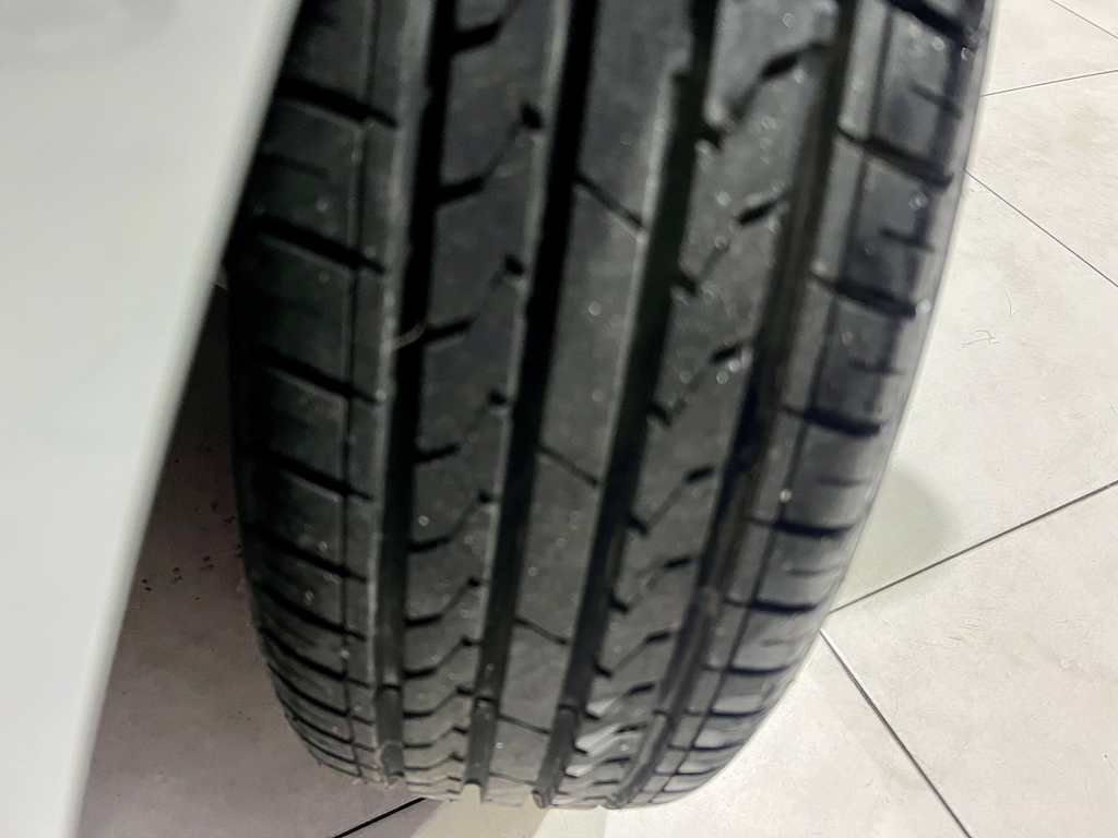 Chevrolet Onix Prata
