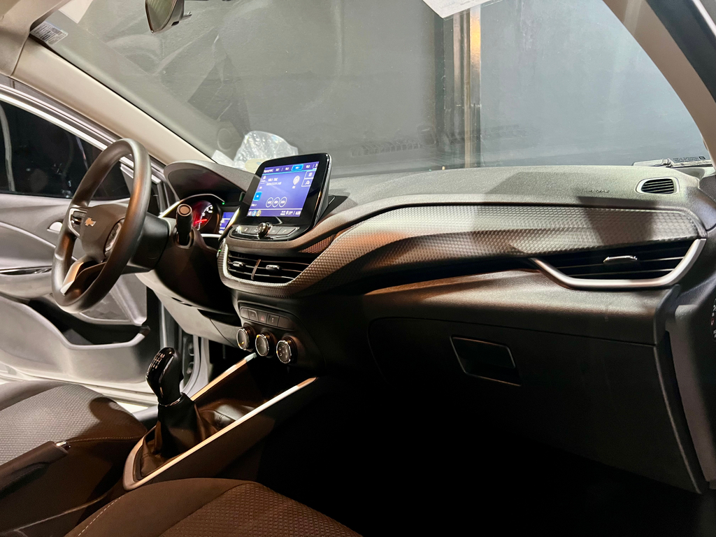 Chevrolet Onix Prata