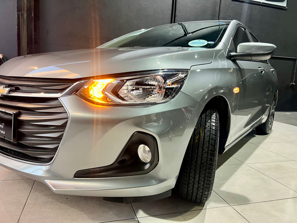 Chevrolet Onix Prata