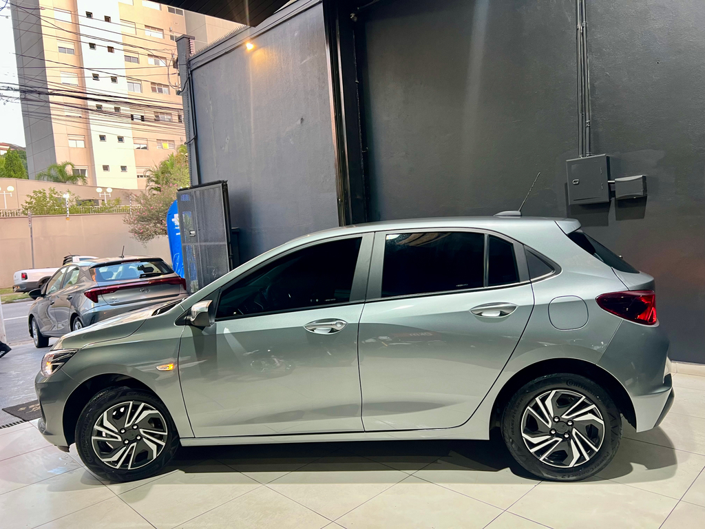 Chevrolet Onix Prata