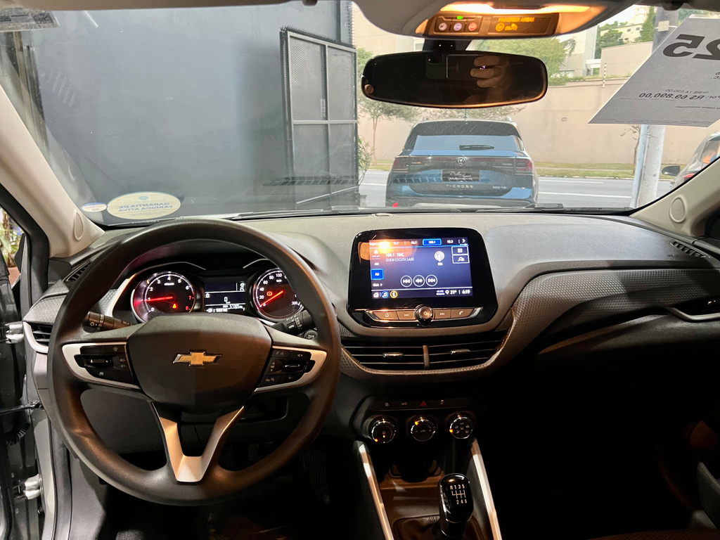Chevrolet Onix Prata