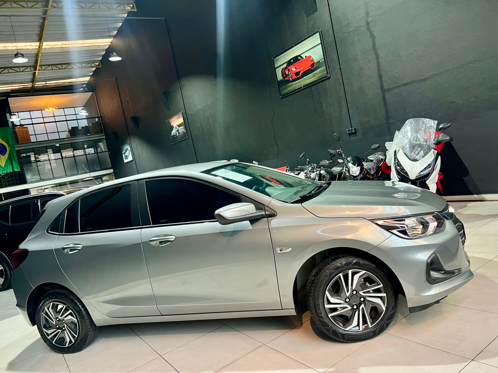 Chevrolet Onix Prata