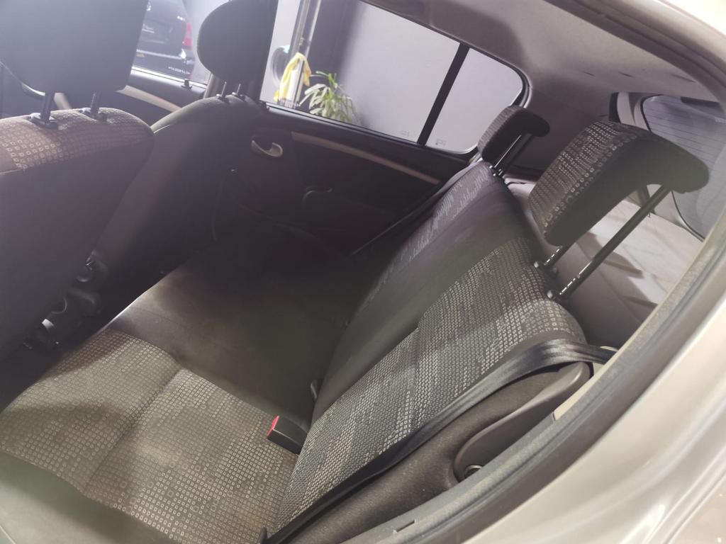 Renault Sandero Prata