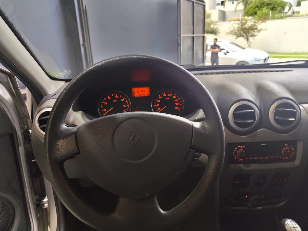 Renault Sandero Prata