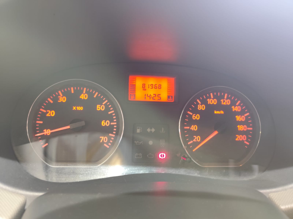Renault Sandero Prata