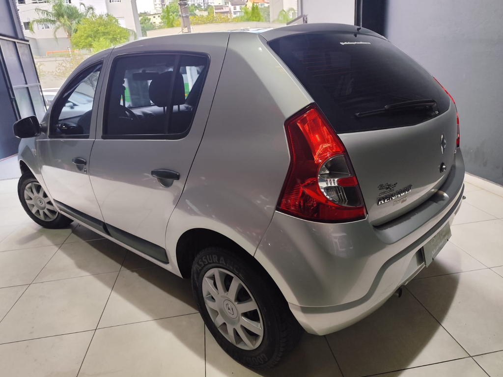 Renault Sandero Prata