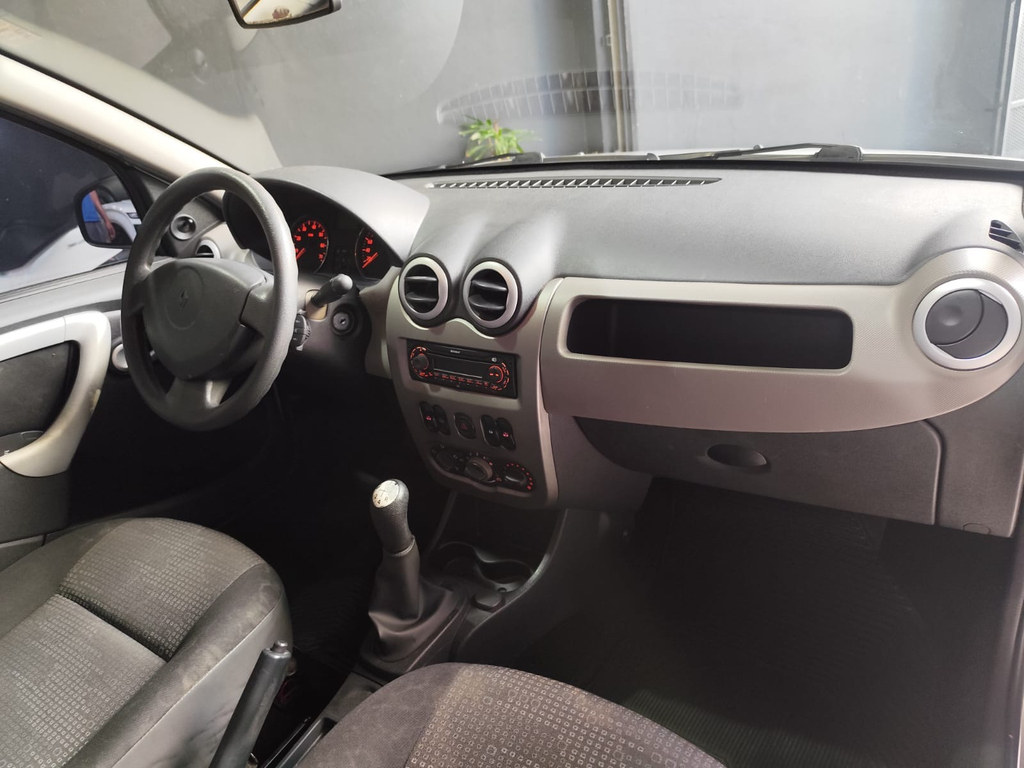 Renault Sandero Prata