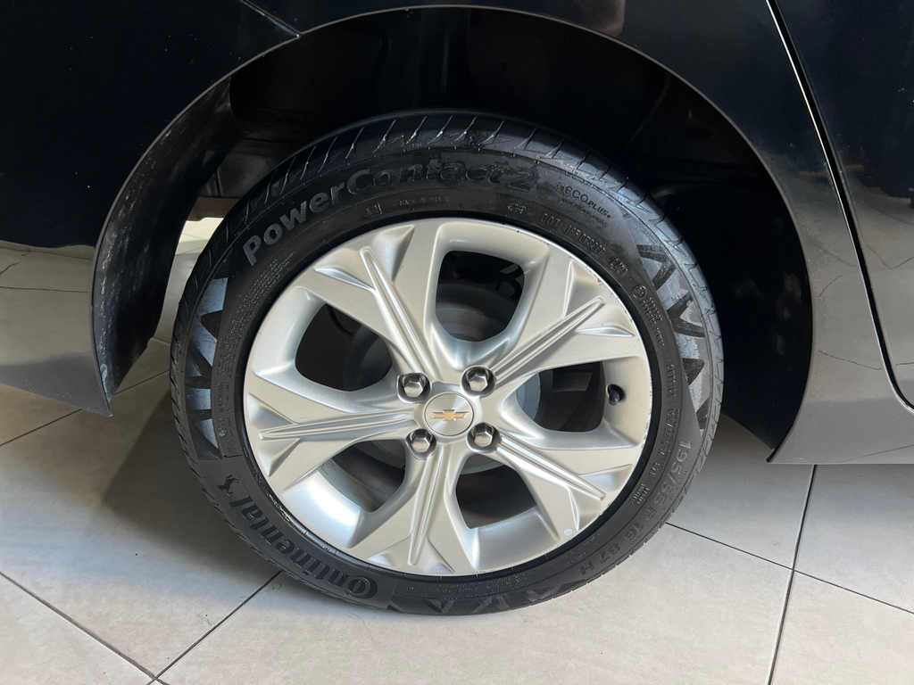 Chevrolet Onix Preto