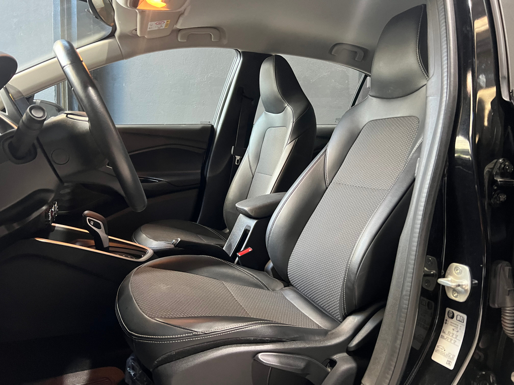 Chevrolet Onix Preto