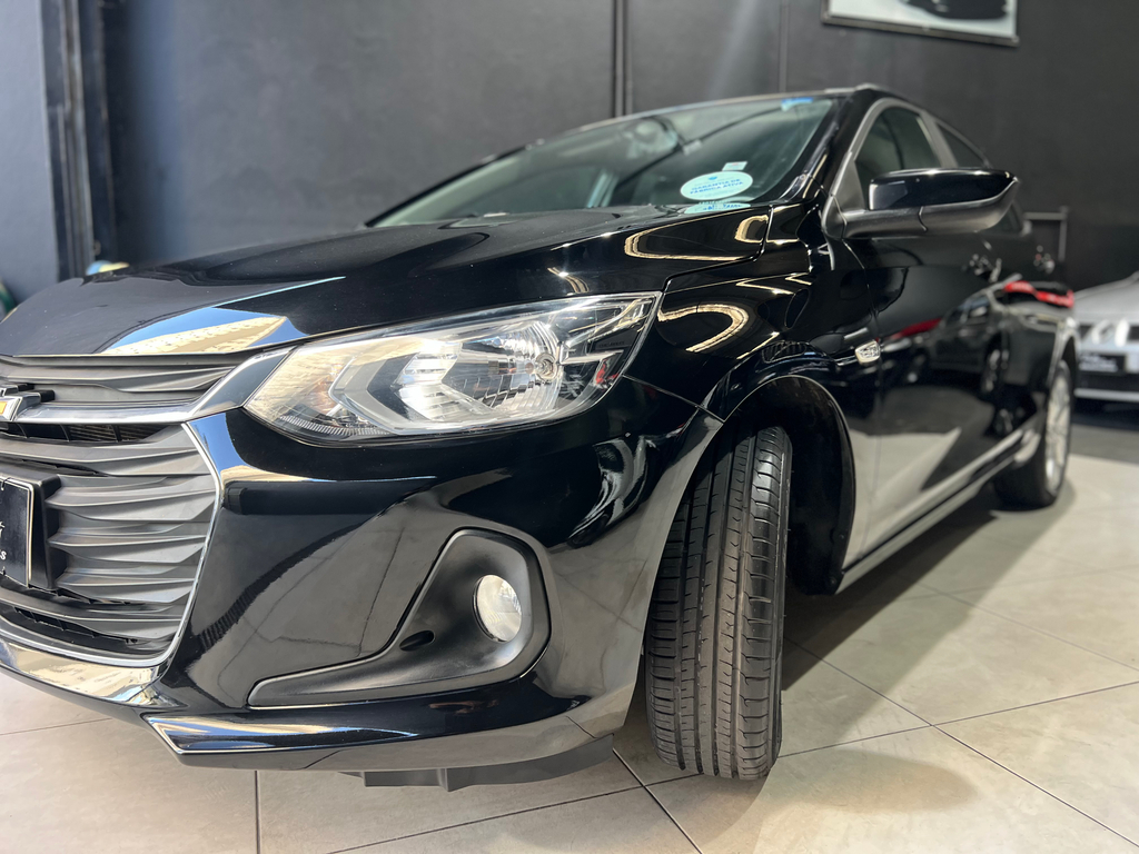 Chevrolet Onix Preto