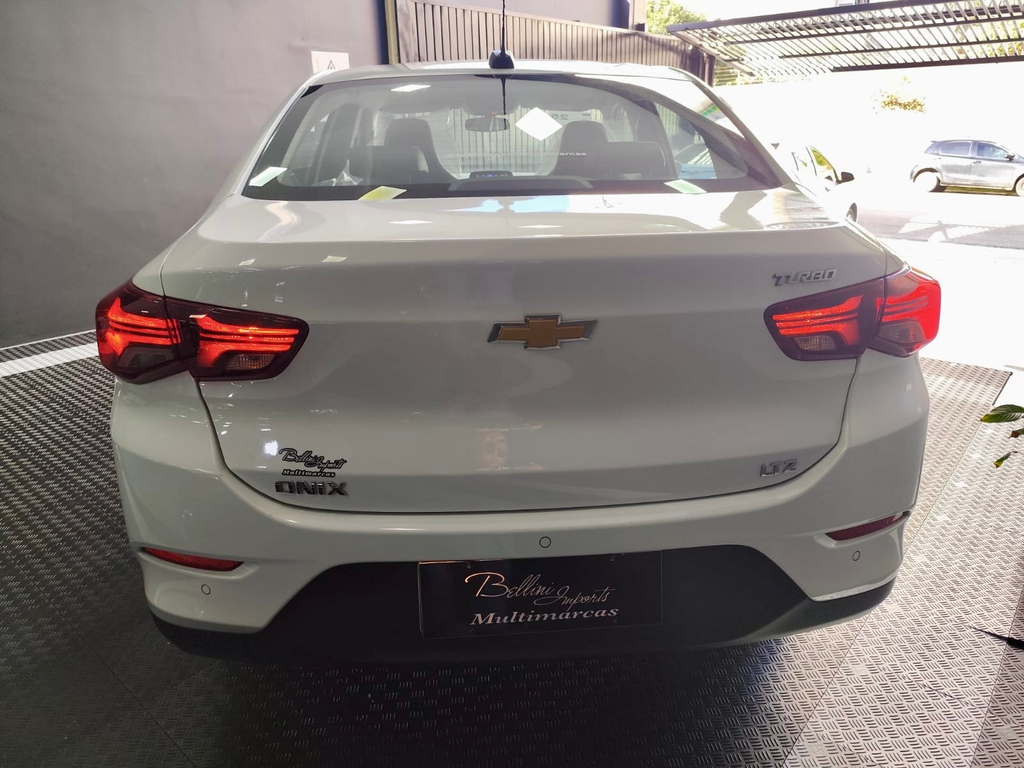 Chevrolet Onix Branco