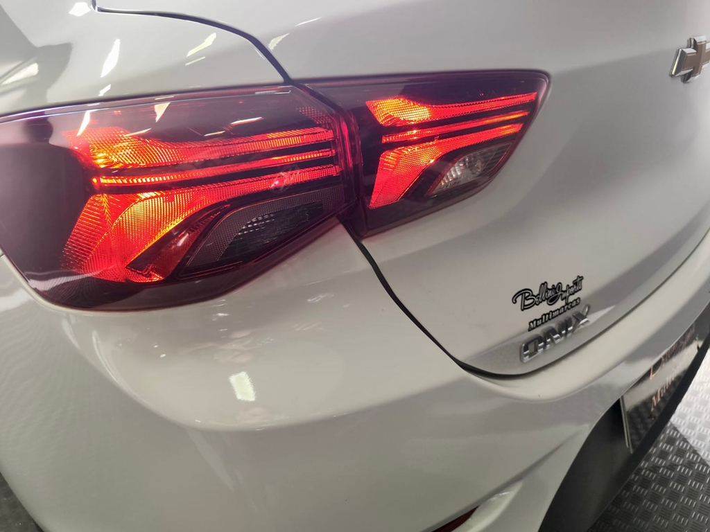 Chevrolet Onix Branco