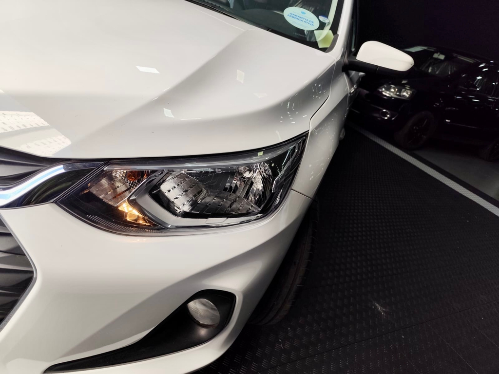 Chevrolet Onix Sedan Branco