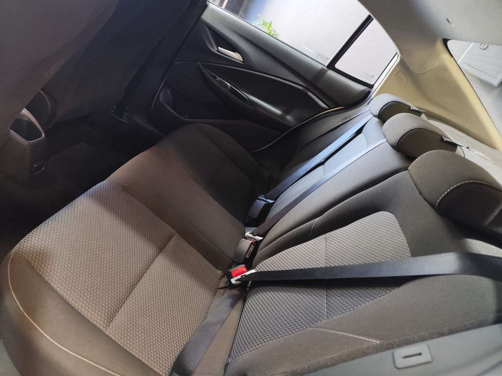 Chevrolet Onix Sedan Branco