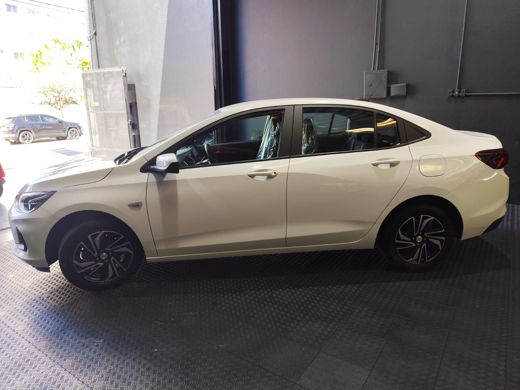 Chevrolet Onix Sedan Branco