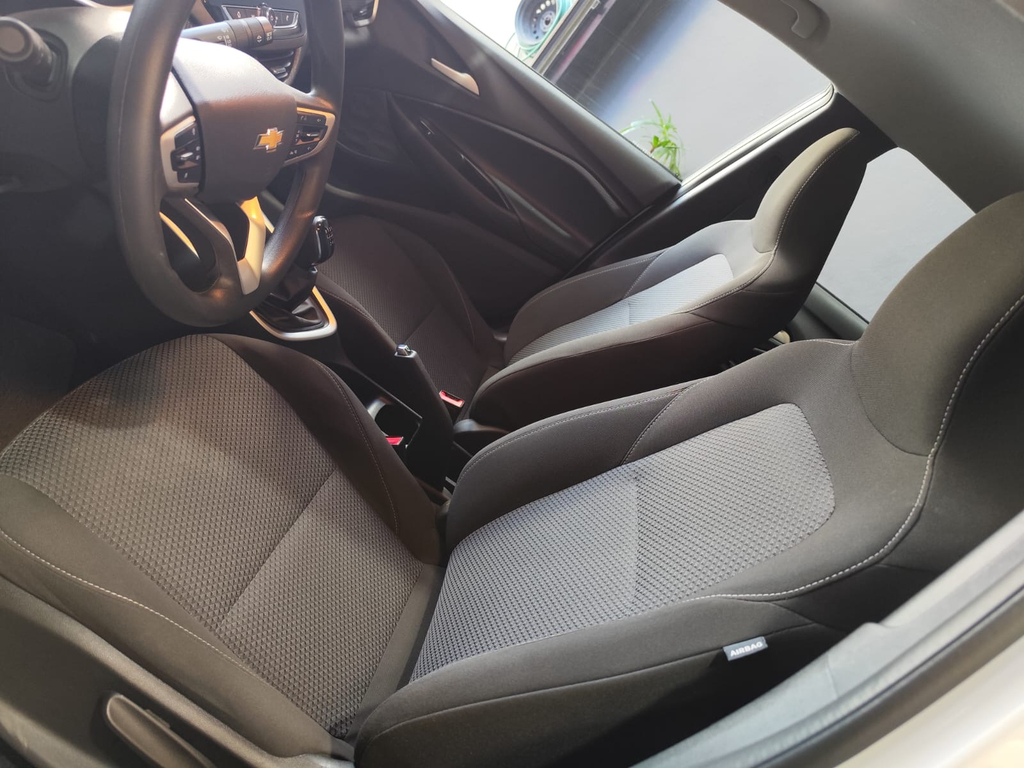 Chevrolet Onix Sedan Branco
