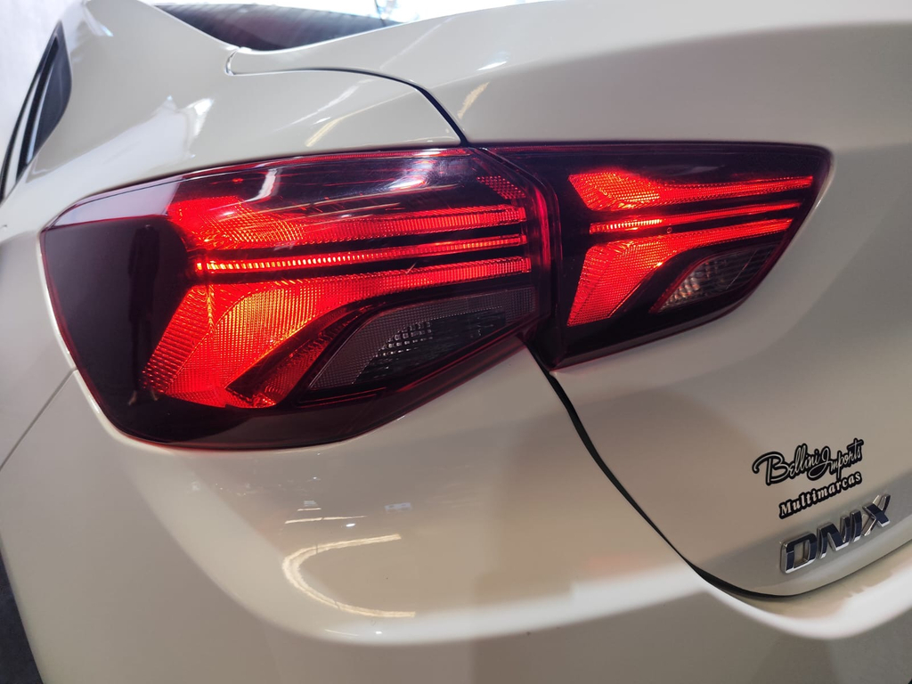 Chevrolet Onix Sedan Branco