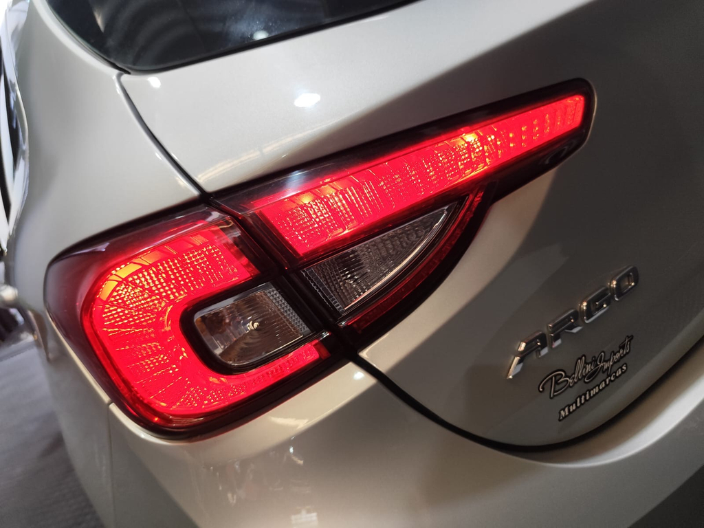 Fiat Argo Prata