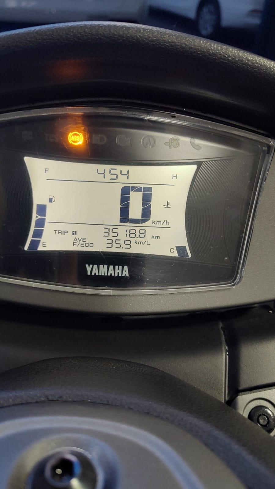 Yamaha NMAX Vermelho