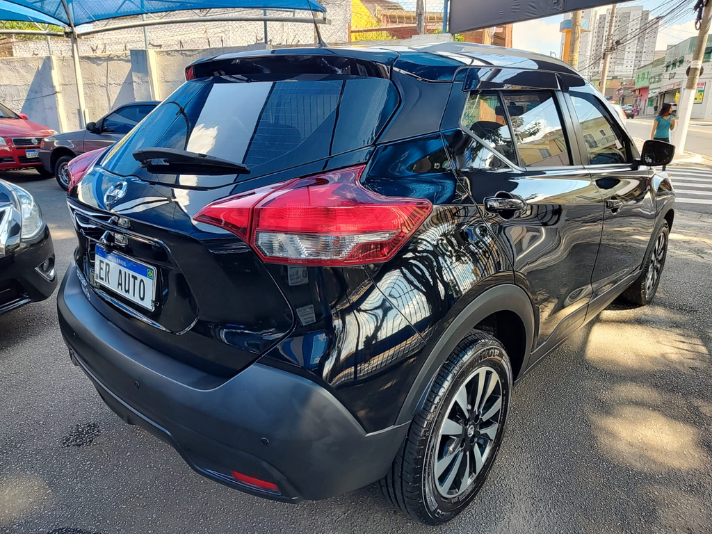 Nissan Kicks Preto