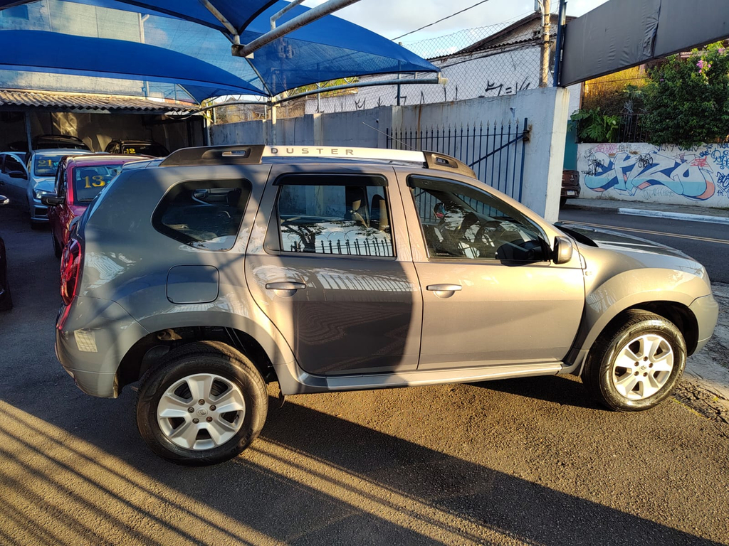 Renault Duster Cinza