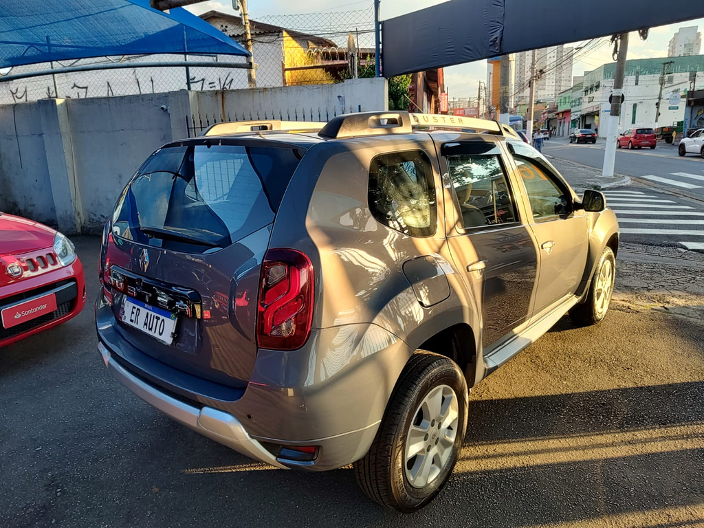 Renault Duster Cinza
