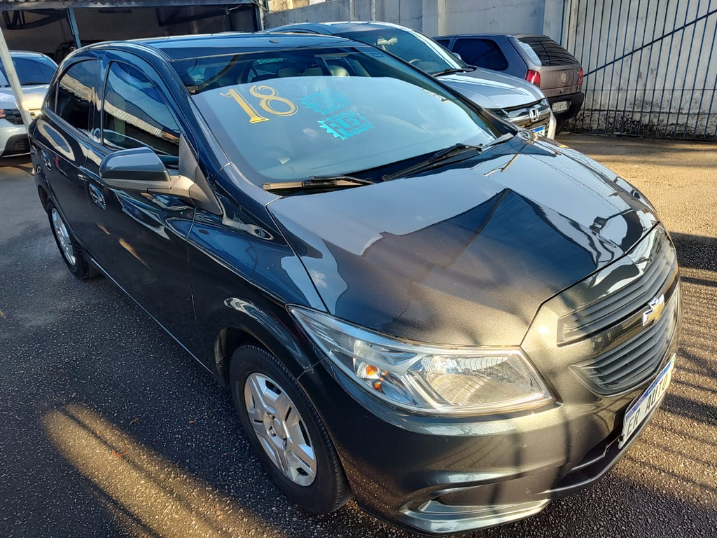 Chevrolet Onix Cinza