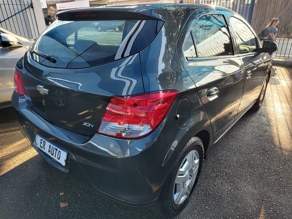 Chevrolet Onix Cinza