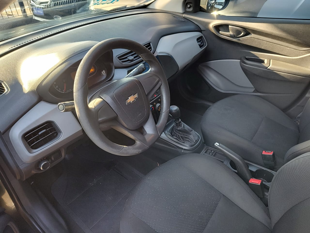 Chevrolet Onix Cinza