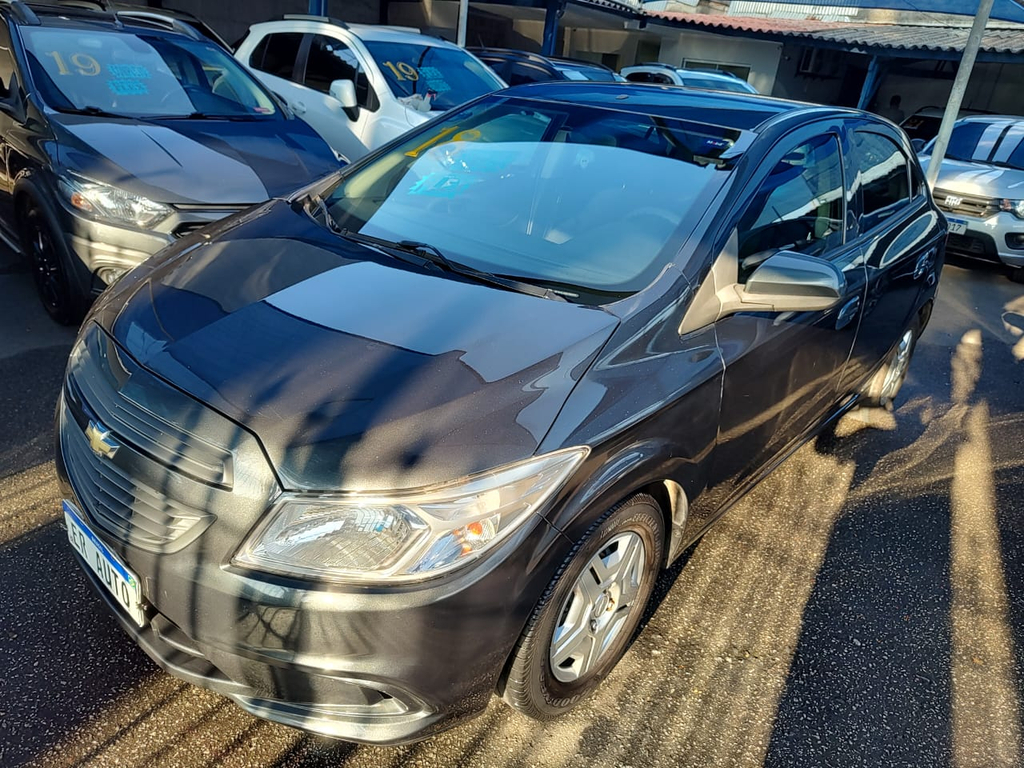 Chevrolet Onix Cinza