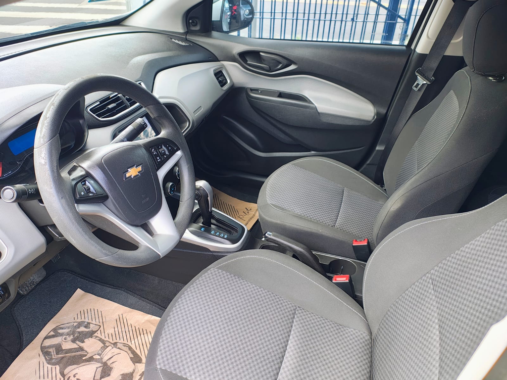 Chevrolet Onix Prata