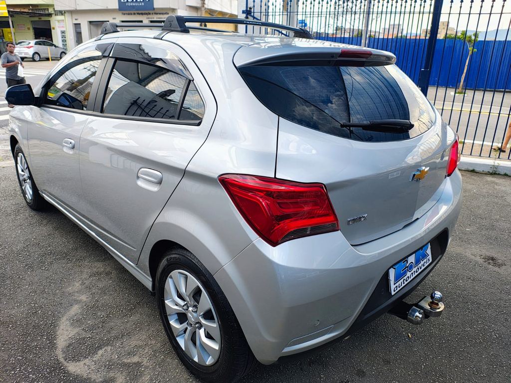 Chevrolet Onix Prata