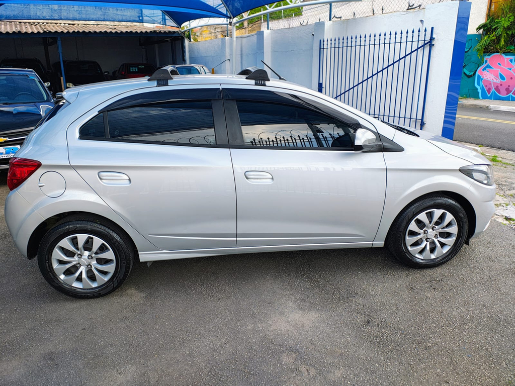 Chevrolet Onix Prata