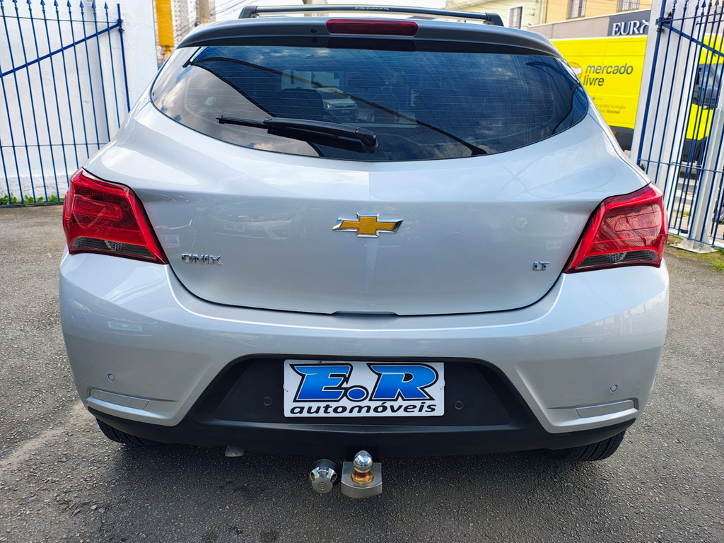Chevrolet Onix Prata