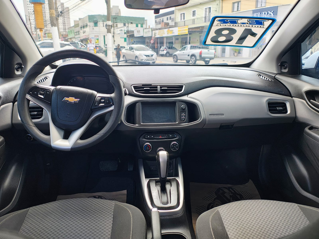 Chevrolet Onix Prata