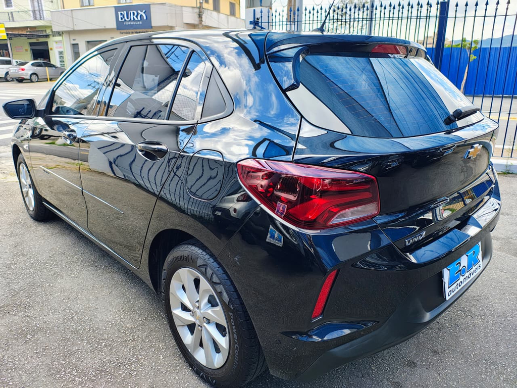 Chevrolet Onix Preto
