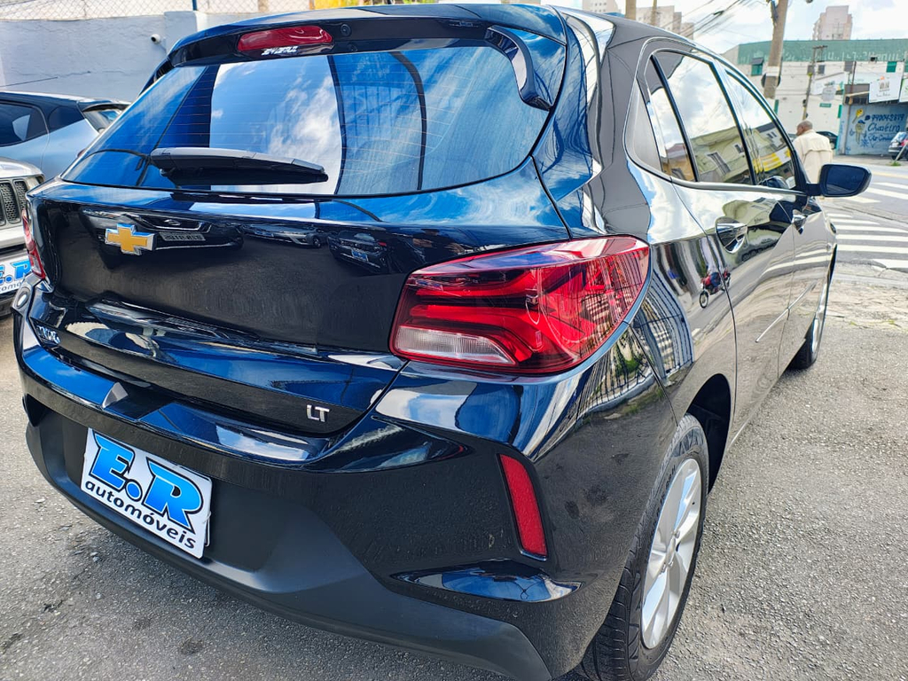 Chevrolet Onix Preto