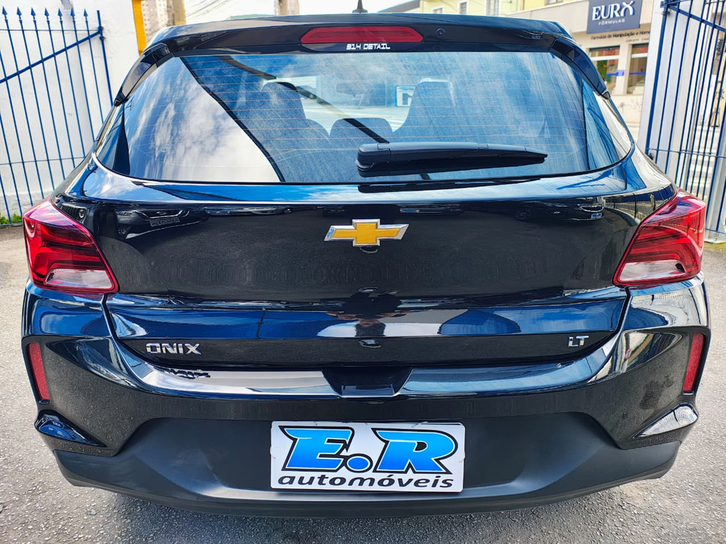 Chevrolet Onix Preto