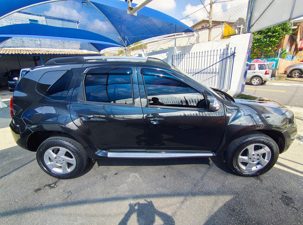 Renault Duster Preto
