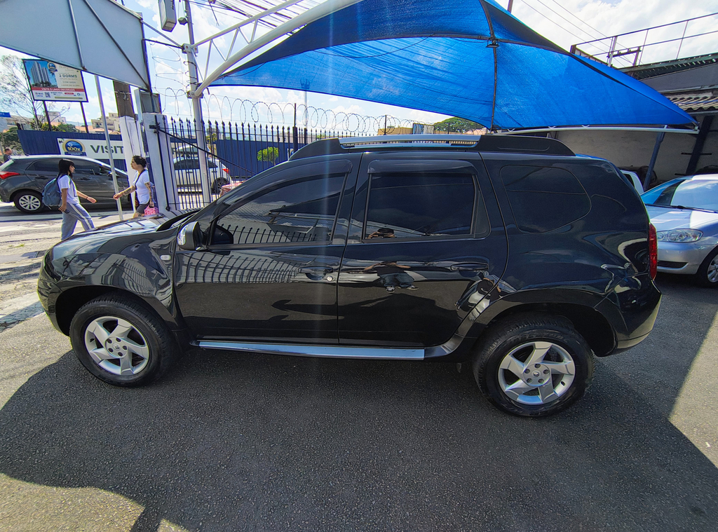 Renault Duster Preto