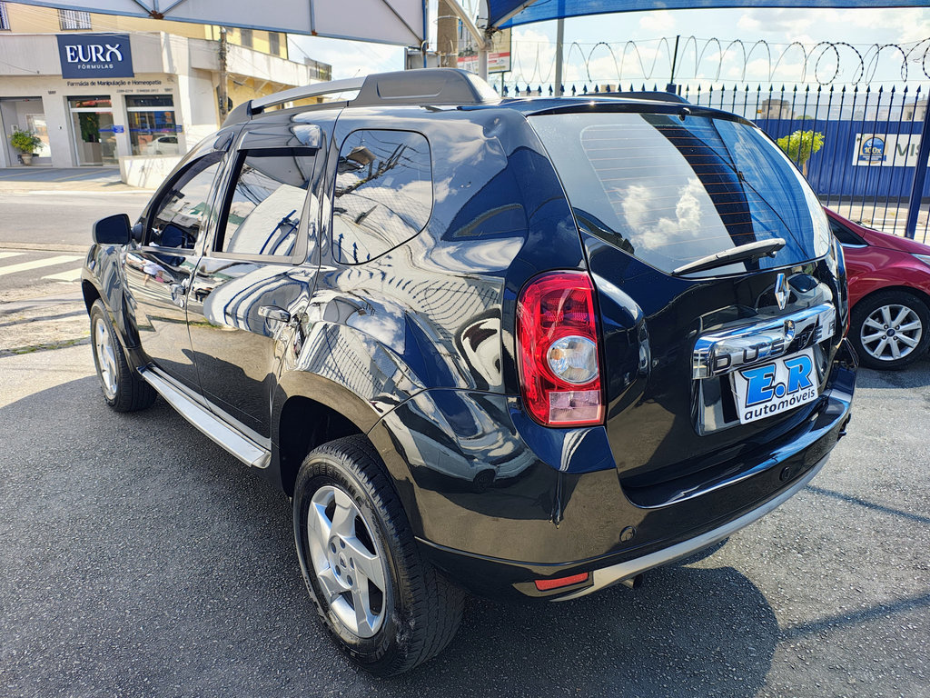 Renault Duster Preto