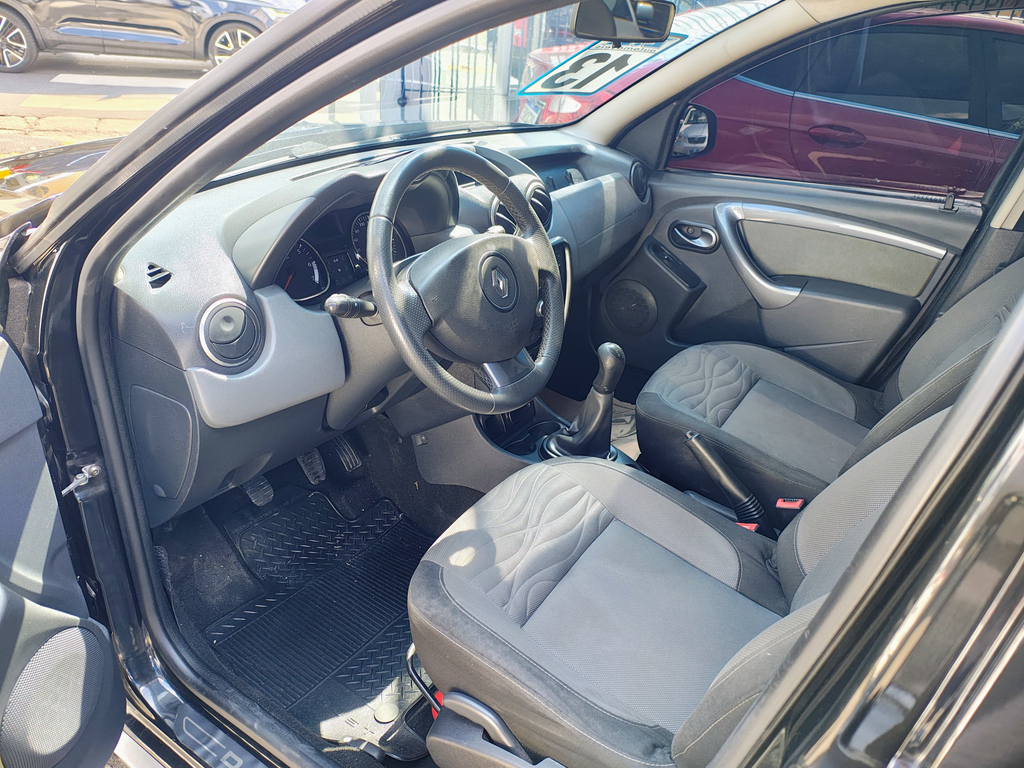 Renault Duster Preto
