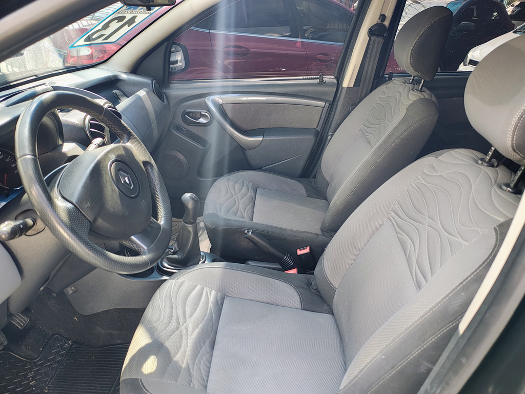 Renault Duster Preto
