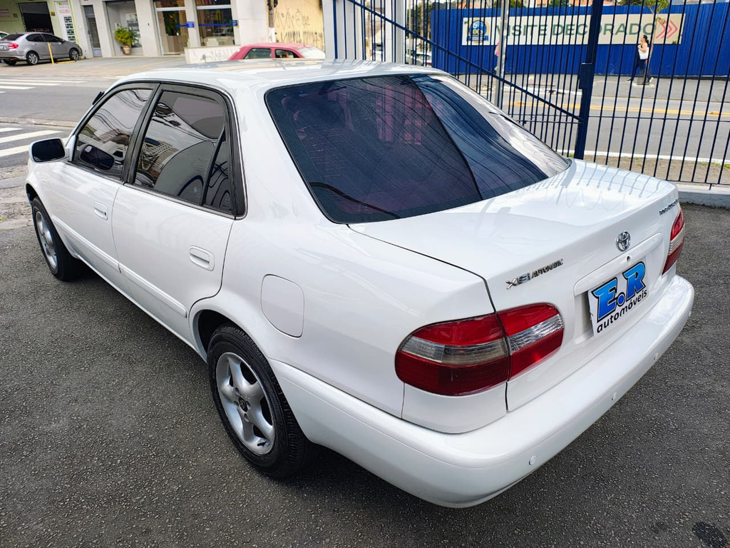 Toyota Corolla Branco