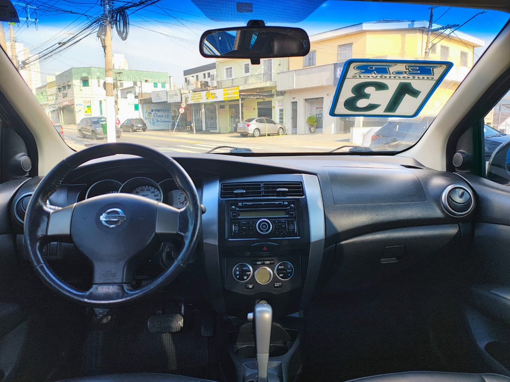 Nissan Livina Preto